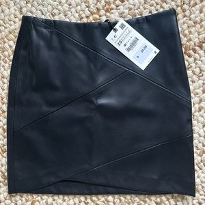 Mini black pleather skirt🖤